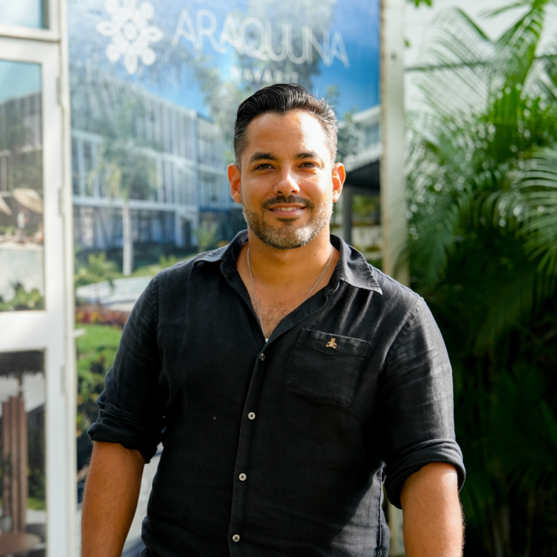 Oscar Ponce, broker inmobiliario en Pontius Realty, especialista en ventas de propiedades en Bahía de Banderas y Puerto Vallarta. Ofreciendo asesoría personalizada en bienes raíces