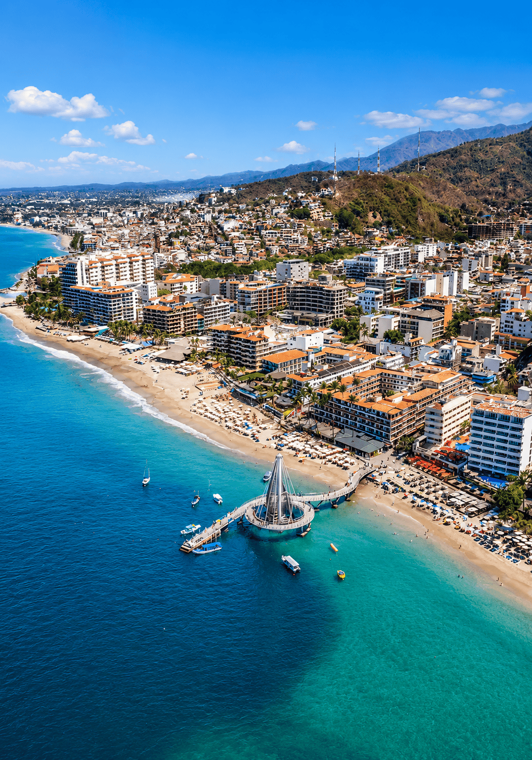 Vista aérea de Puerto Vallarta y Bahía de Banderas